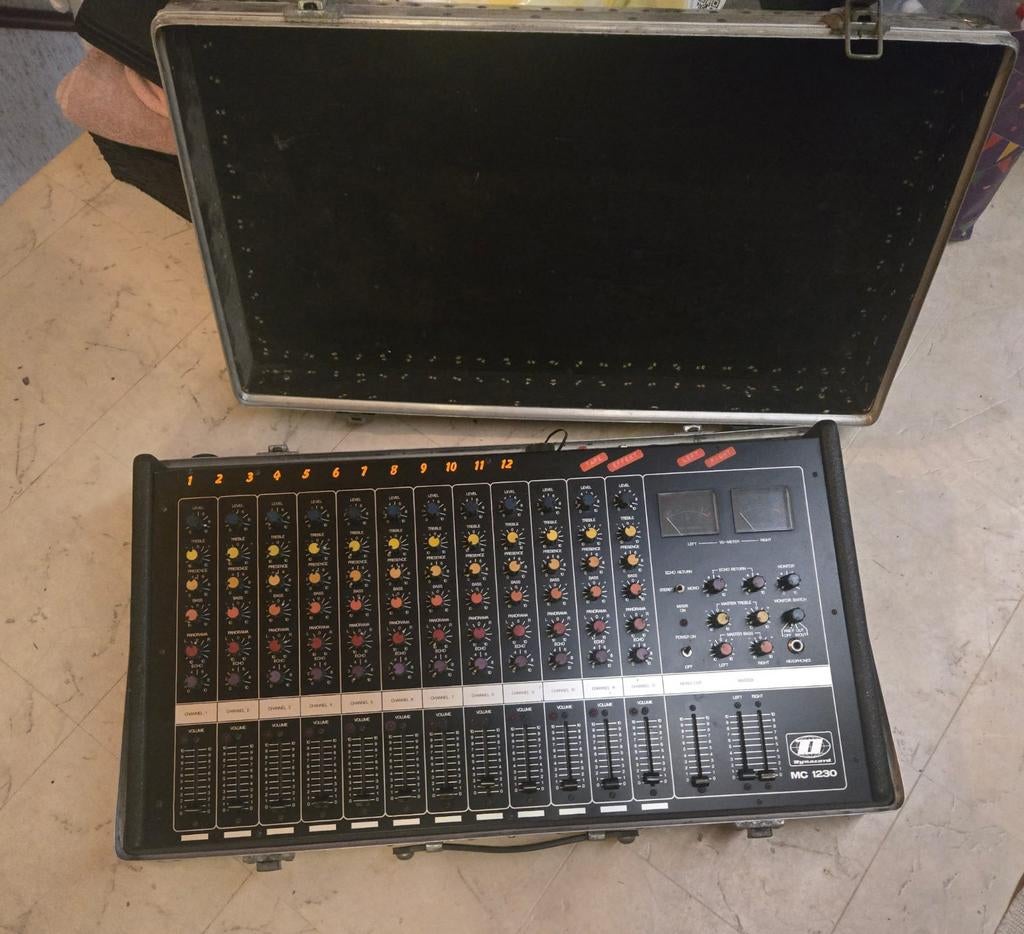 5 retro muziek apparaten:analoge mixer,drumcompu,reverb etc., Muziek en Instrumenten, Ophalen of Verzenden, Gebruikt