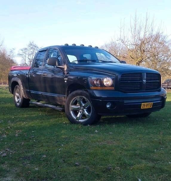 Dodge Ram 1500 nightrunner 5.7 hemi 2006 nieuwe apk, Auto's, Automaat, 5654 cc, Zwart, 350 pk