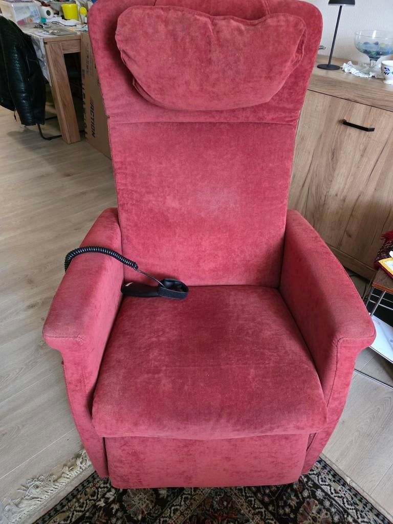 Comfortabele Fitform sta-op stoel - Rood stof, Huis en Inrichting, Fauteuils, Ophalen, Gebruikt, Minder dan 75 cm, Modern, Comfort