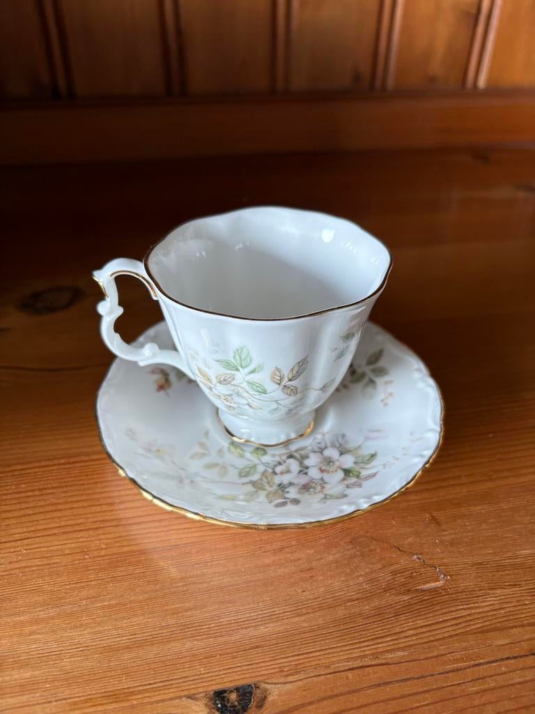 Royal Albert Haworth Theekop en Schotel - Vintage 1982, Antiek en Kunst, Antiek | Porselein, Ophalen
