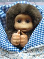 Handpop aap chimpansee baby aapje monkey in slaapzak vintage, Ophalen of Verzenden, Zo goed als nieuw, Overige typen