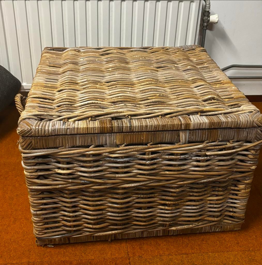 Grote rieten opbergmand, Huis en Inrichting, Woonaccessoires | Schalen en Manden, Gebruikt, Mand, Vierkant, Riet, Ophalen