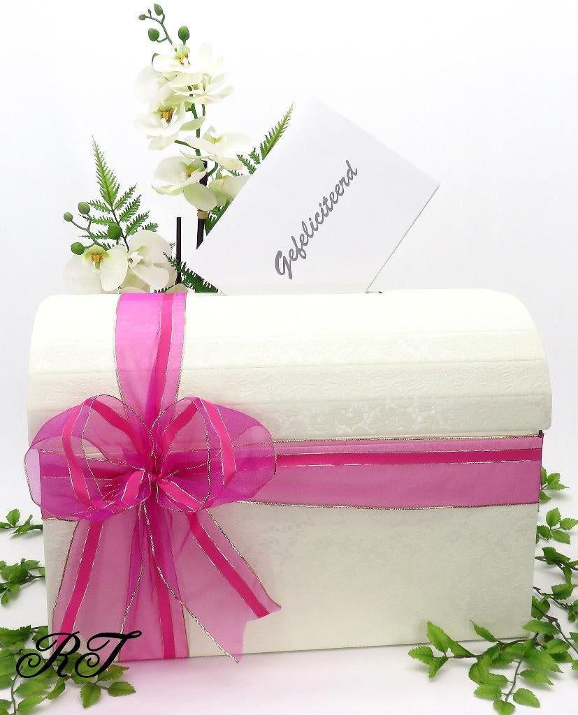 Crème enveloppendoos met fuchsia lint., Ophalen of Verzenden, Nieuw, Feestartikel, Geboorte of Huwelijk