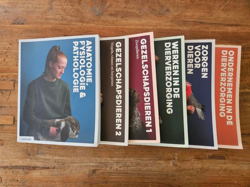 Animalis schoolboeken dierverzorging Niv4 (zie omschrijving), Boeken, Ophalen of Verzenden, Zo goed als nieuw