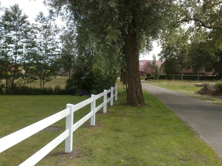 PVC onderhoudsvrij tuinhekwerk. Outlet: 160 meter 1-planks, Tuin en Terras, Tuinhekken en Hekwerk, Nieuw, Tuinhek, Kunststof, Met poort