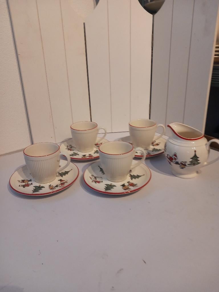 Wedgwood Windsor Christmas., Huis en Inrichting, Keuken | Servies, Ophalen of Verzenden, Zo goed als nieuw, Wedgwood, Kop(pen) en/of Schotel(s)