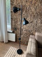 Staande lamp met twee verstelbare spotjes, 168 cm hoog, Ophalen, Gebruikt, Metaal, 150 tot 200 cm