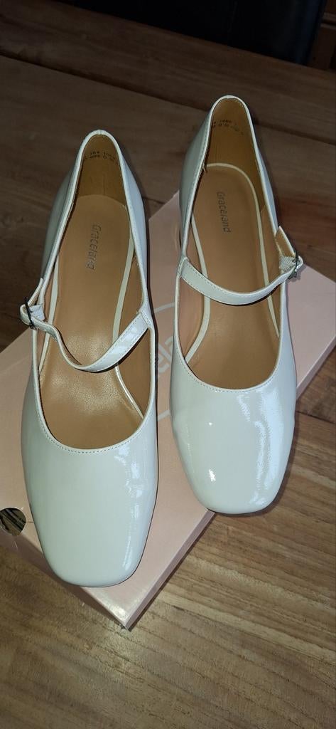 Witte dames schoen, Wit, Dansschoenen, Ophalen of Verzenden, Zo goed als nieuw