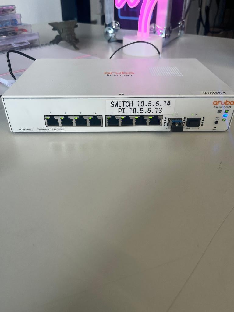 Aruba switch, Computers en Software, Netwerk switches, Ophalen of Verzenden, Zo goed als nieuw