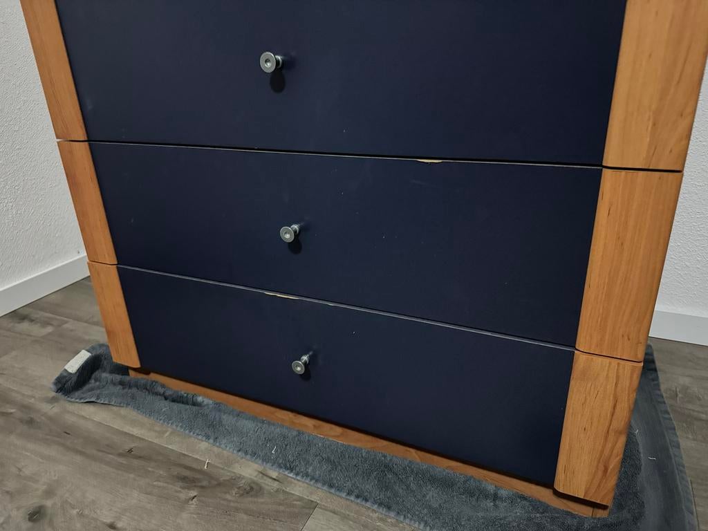 Ladekast IKEA donkerblauw met beukenkleur, Huis en Inrichting, Kasten | Ladekasten, Ophalen, Gebruikt, 50 tot 100 cm, 3 of 4 laden