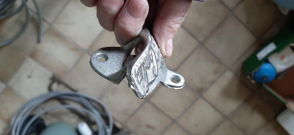 Coca cola vintage wand opener, Ophalen