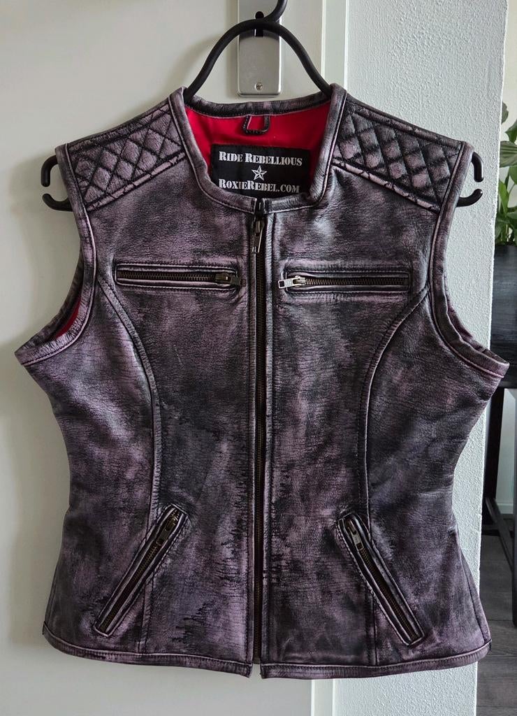 Te koop: gloednieuw en mooi leren motorvest dames, maat M, Motoren, Kleding | Motorkleding, Ophalen of Verzenden, Nieuw zonder kaartje