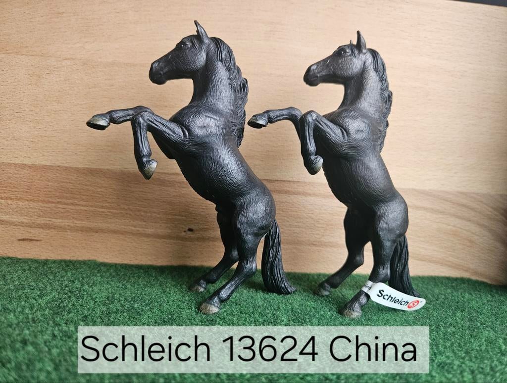 Schleich 13624 Mustang hengst met of zonder vaantje uit 2007, Ophalen of Verzenden, Zo goed als nieuw, Paard, Beeldje of Figuurtje