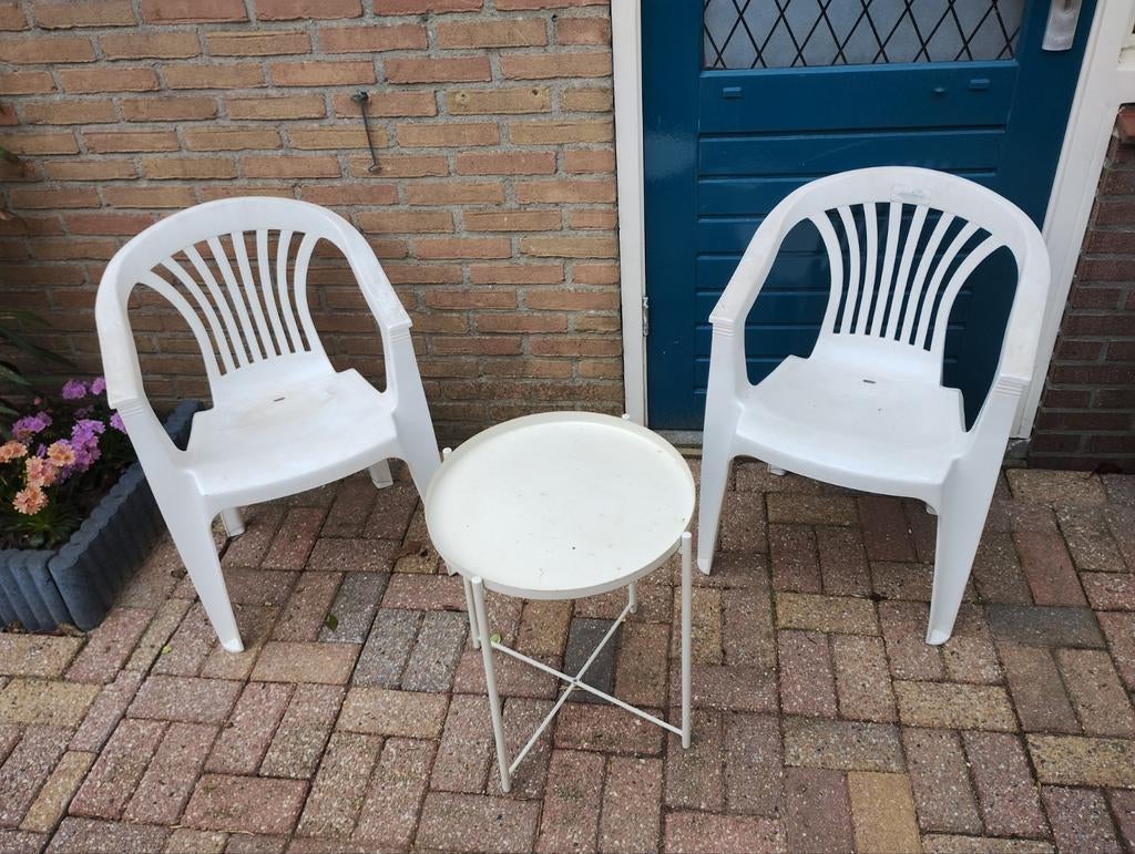 2 kuipjes met Ikea tafeltje, Ophalen
