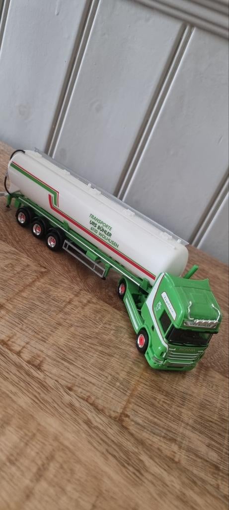 Herpa Urs Bühler vrachtwagen met schotel, Ophalen
