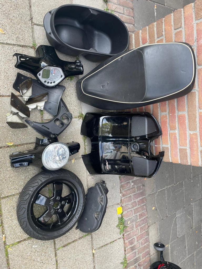 Vespa gts 250cc onderdelen, Motoren, Ophalen