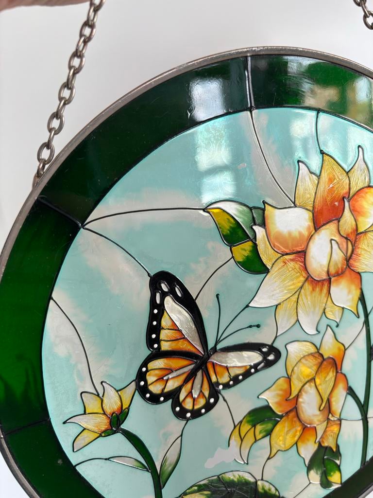 Rond glas in lood raamhanger met vlinder en bloemen, Ophalen, Gebruikt, Meerkleurig, Glas