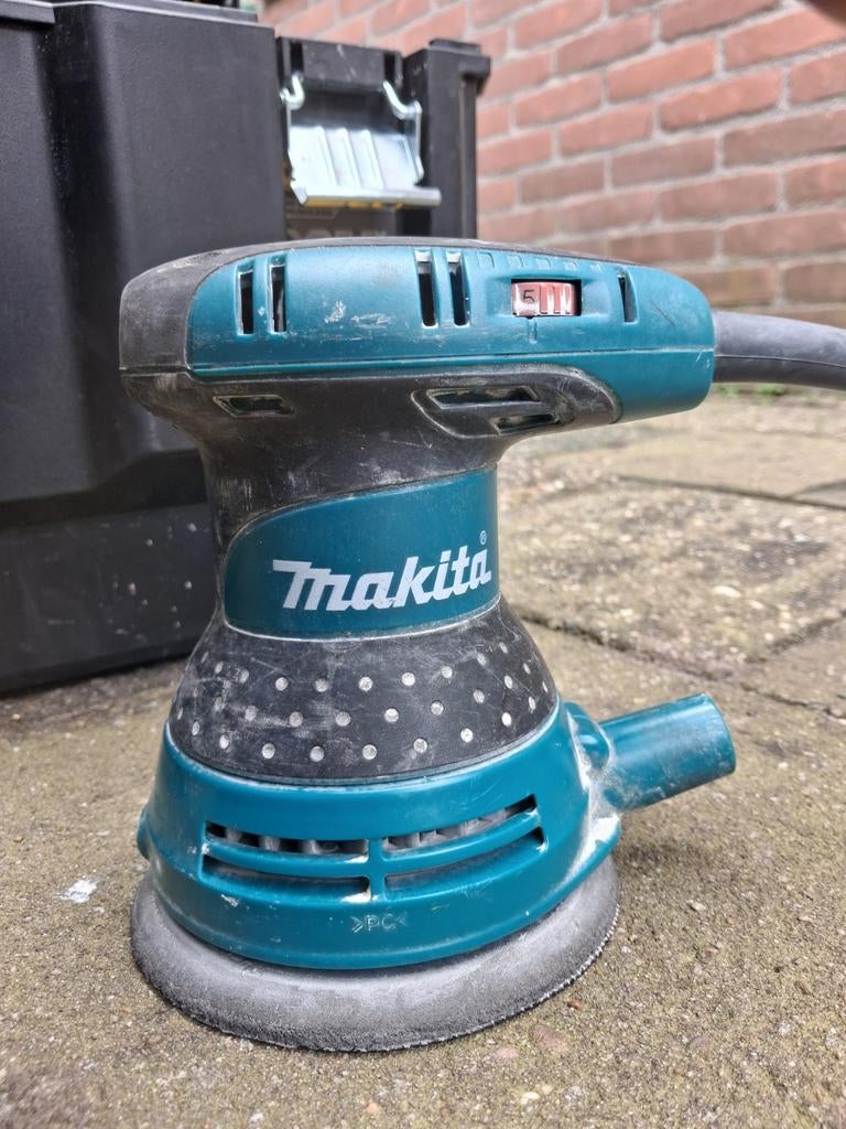 Makita Excentrische Schuurmachine met Snoer - Goede Staat, Ophalen of Verzenden, Gebruikt, Minder dan 600 watt, Excentrische schuurmachine