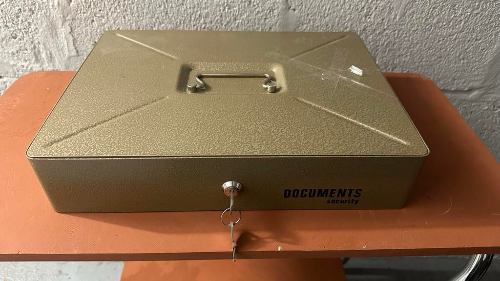 Kluis - ideaal voor bv onder autostoel - camper - caravan, Ophalen, Gebruikt