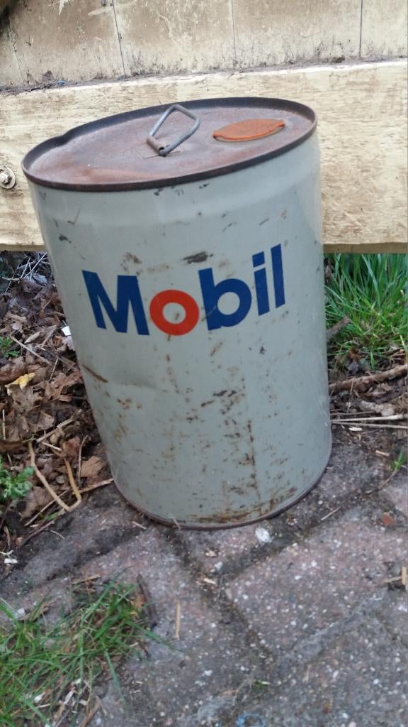te koop Mobil Olievat, Verzamelen, Blikken, Ophalen of Verzenden, Overige