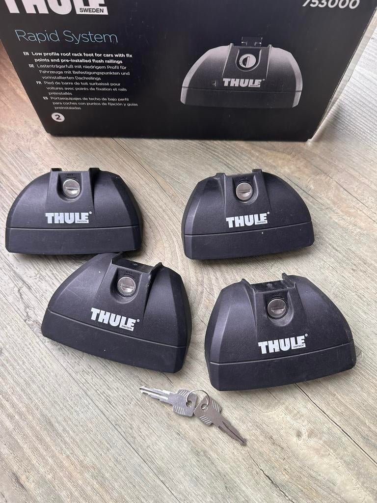 Thule voetset 753000 & kit 183173 Mercedes Benz type A & CLA, Auto diversen, Dakdragers, Zo goed als nieuw, Ophalen of Verzenden