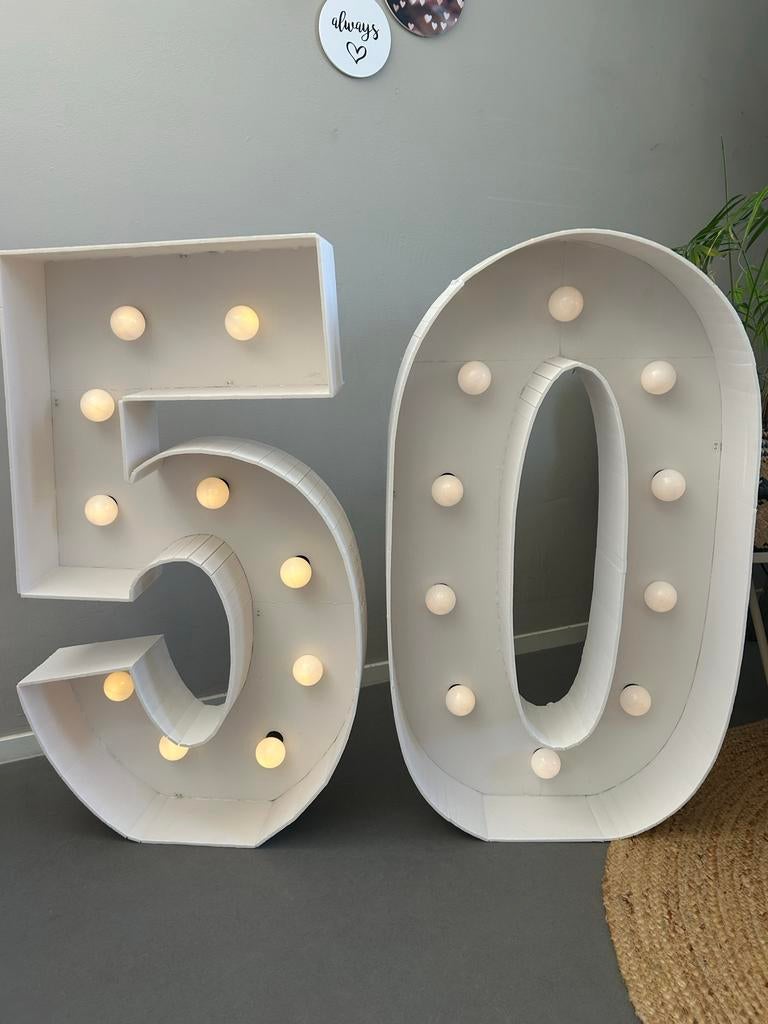 Verlichte Cijfers 50 Jaar - Foamboard Decoratie, Hobby en Vrije tijd, Feestartikelen, Ophalen, Gebruikt, Versiering, Abraham of Sarah