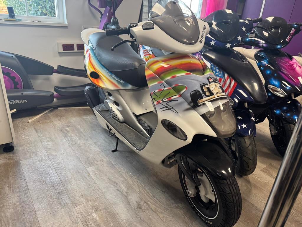 Malaguti firefox f15 jos vertappen limited(28 jaar  oud), Fietsen en Brommers, Ophalen of Verzenden, Zo goed als nieuw