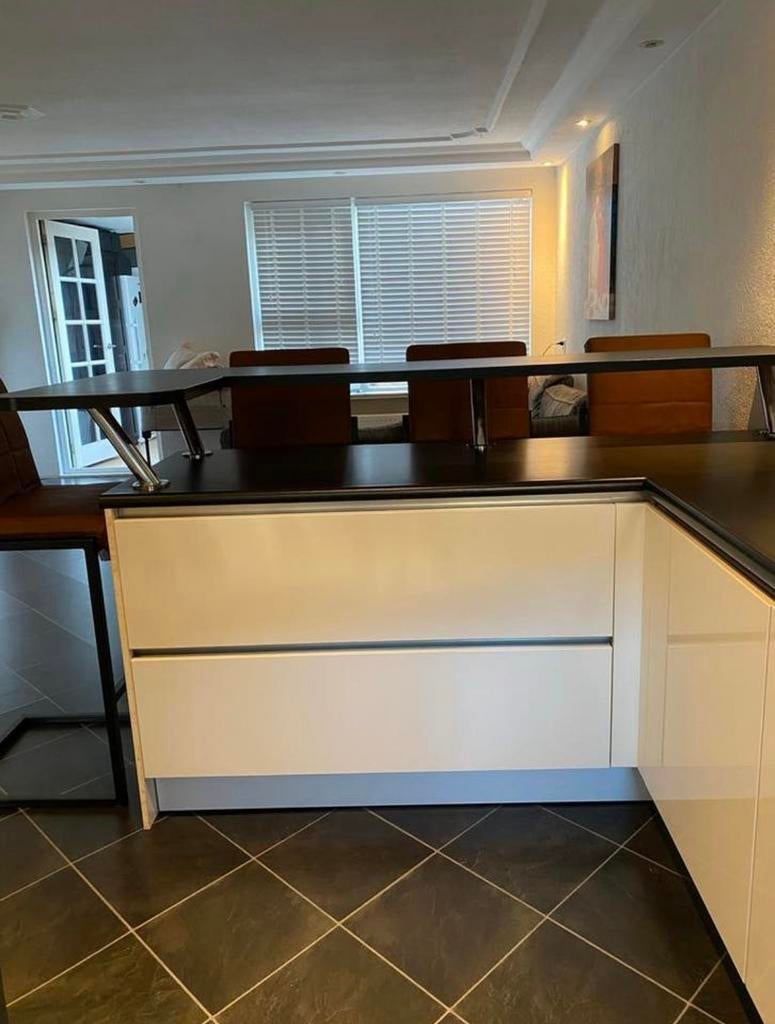 4 Cognackleurige Barkrukken met Zwart Metalen Onderstel, Met voetsteun, Ophalen of Verzenden, Zo goed als nieuw, 90 cm of meer