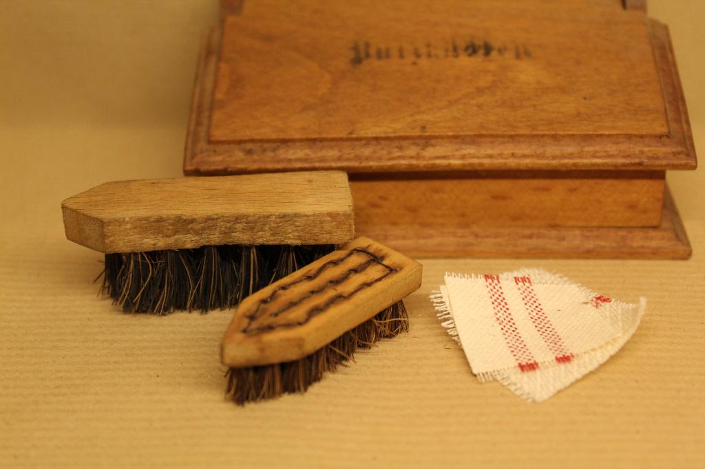 Antiek poetsdoos voor het poppenhuis keukentje, Ophalen of Verzenden