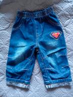Spijkerbroek maat 68 met Superman embleem, Kinderen en Baby's, Babykleding | Maat 68, Ophalen of Verzenden, Zo goed als nieuw