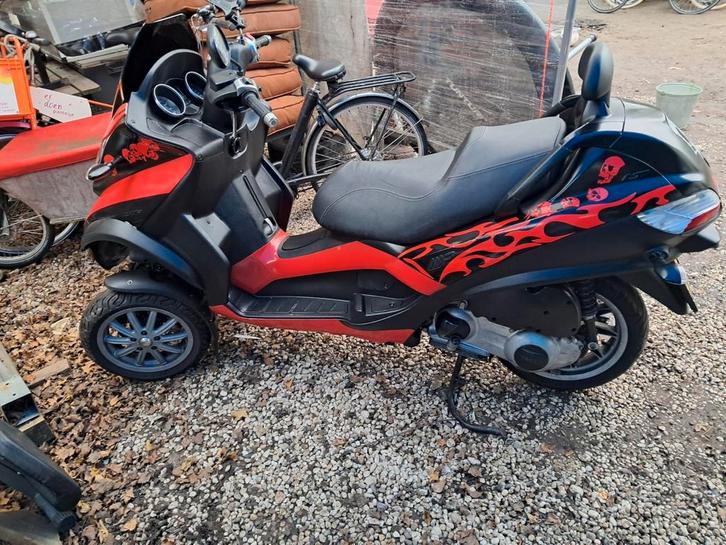 Leuke piaggio mp3 250cc met maar 21.000 km, Fietsen en Brommers, Brommeronderdelen | Scooters, Ophalen