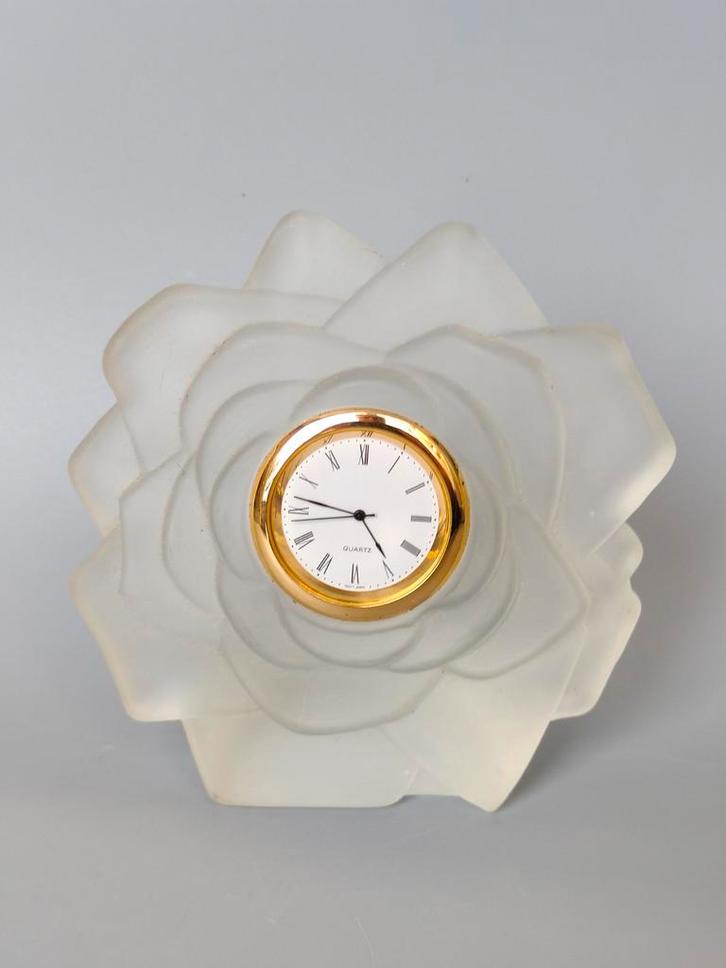 Vintage klok gesatineerd glas Lalique stijl, Antiek en Kunst, Antiek | Glas en Kristal, Verzenden