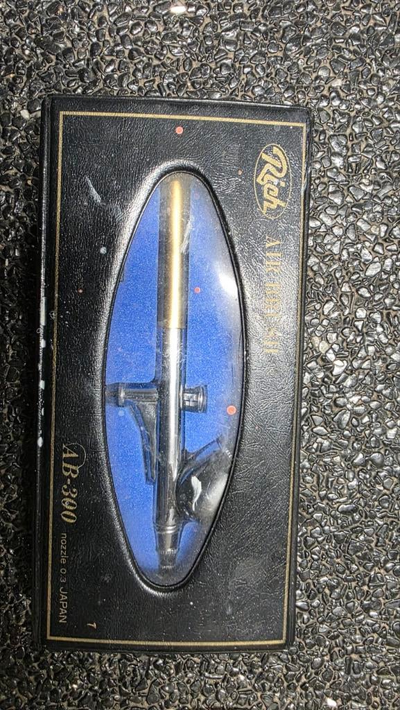 RICH AB300 Airbrush met houder en luchtslang, Ophalen of Verzenden, Gebruikt, Airbrush en Toebehoren