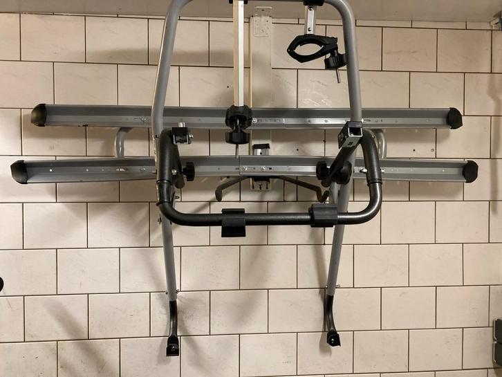 Menabo Stand Up 2 fietsendrager voor 2 fietsen, Auto diversen, Fietsendragers, Gebruikt, Trekhaakdrager, 2 fietsen, Ophalen of Verzenden