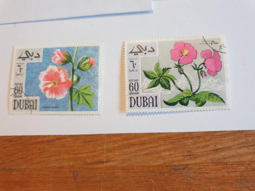3022 dubai geranium en roos ., Postzegels en Munten, Postzegels | Azië, Verzenden, Midden-Oosten