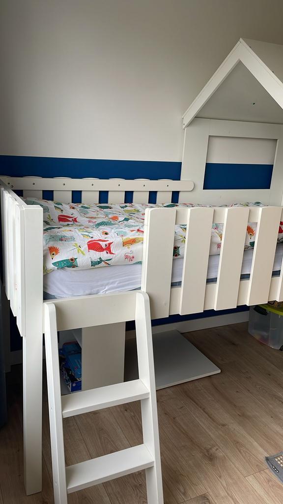 Halfhoogslaper met dak en bureau! (nieuwe prijs! ), Kinderen en Baby's, Kinderkamer | Stapelbedden en Hoogslapers, Ophalen, Gebruikt
