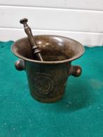 -	Vijzel met stamper brons antiek, Verzamelen, Ophalen of Verzenden