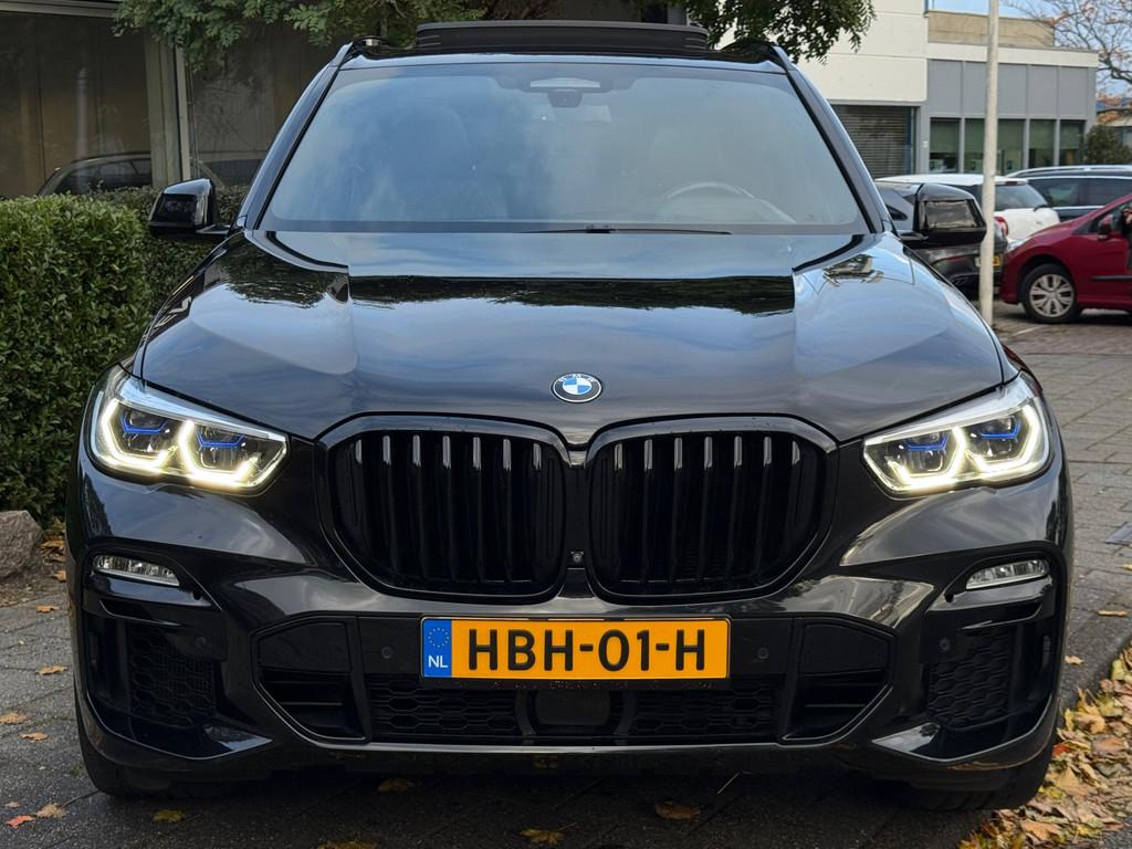 BMW X5 M50i High Executive - SKYLOUNGE - LASER LIGHT - MASSA, Auto's, BMW, Automaat, Gebruikt, 4395 cc, Zwart