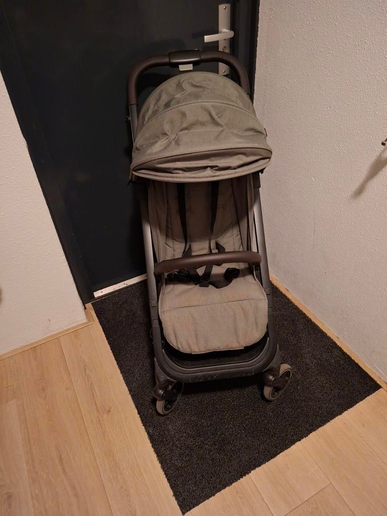 Buggy Novi - Compacte en comfortabele kinderwagen, Ophalen, Gebruikt, Overige merken, Verstelbare rugleuning