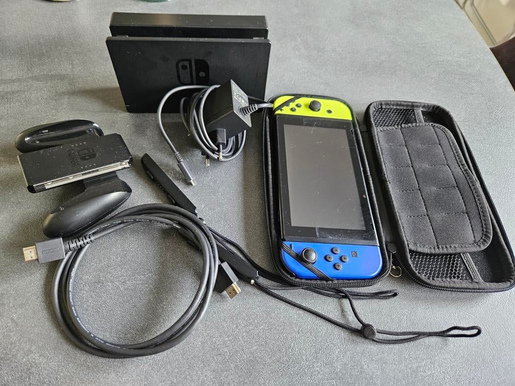 Nintendo Switch met accessoires, Spelcomputers en Games, Games | Nintendo Switch, Ophalen, Gebruikt, Overige genres, 2 spelers