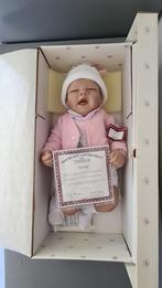 Sarah – So Truly Real Baby Doll van Ashton-Drake Galleries, Verzamelen, Poppen, Ophalen, Zo goed als nieuw, Pop, Levensecht of Reborn