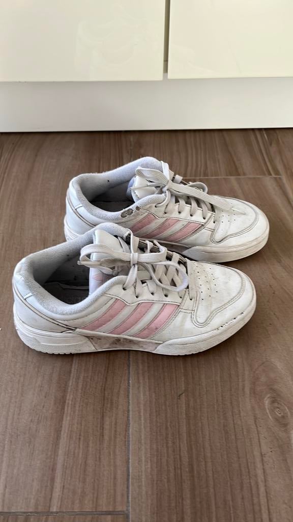 Adidas sneakers wit 35,5, Gebruikt, Ophalen of Verzenden, Jongen of Meisje, Sportschoenen