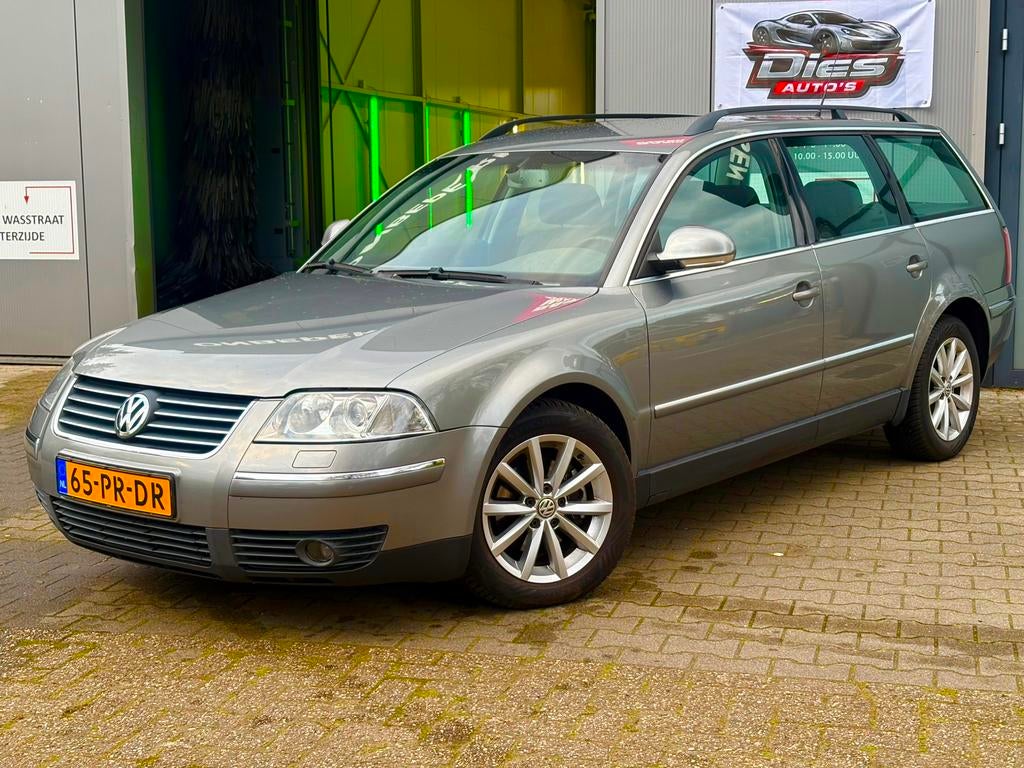 Volkswagen Passat 2.0 Variant 96KW 2004 Grijs, Auto's, Volkswagen, Voorwielaandrijving, Stof, 4 cilinders, 1984 cc