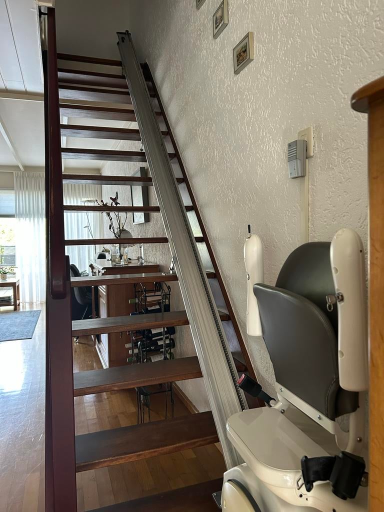 Mooie traplift voor rechte trap, Ophalen, Gebruikt, Recht