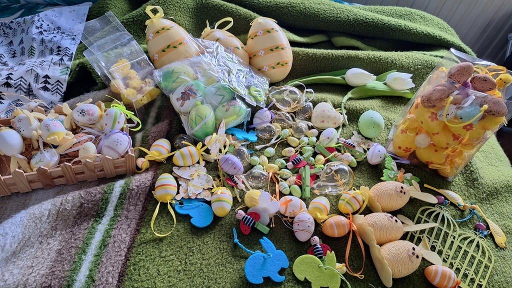 Tasje vol met Pasen versiering., Diversen, Pasen, Ophalen