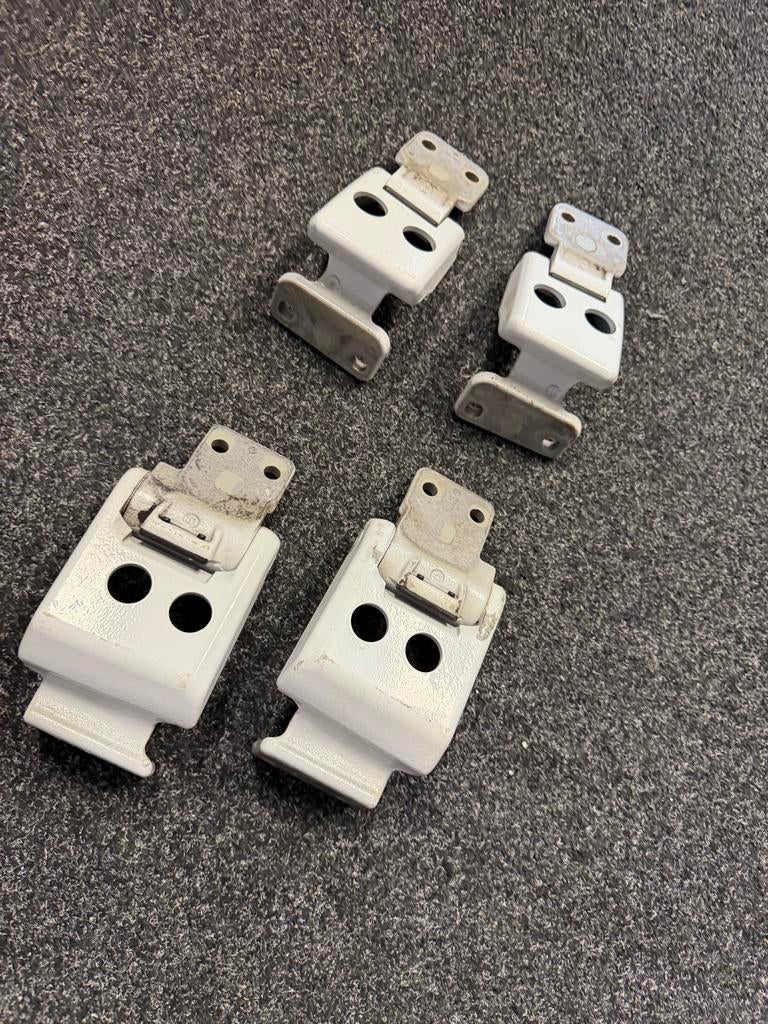 Mercedes Sprinter 907 4 scharnieren voor achterdeuren, Gebruikt, Achterklep, Mercedes-Benz, Ophalen of Verzenden