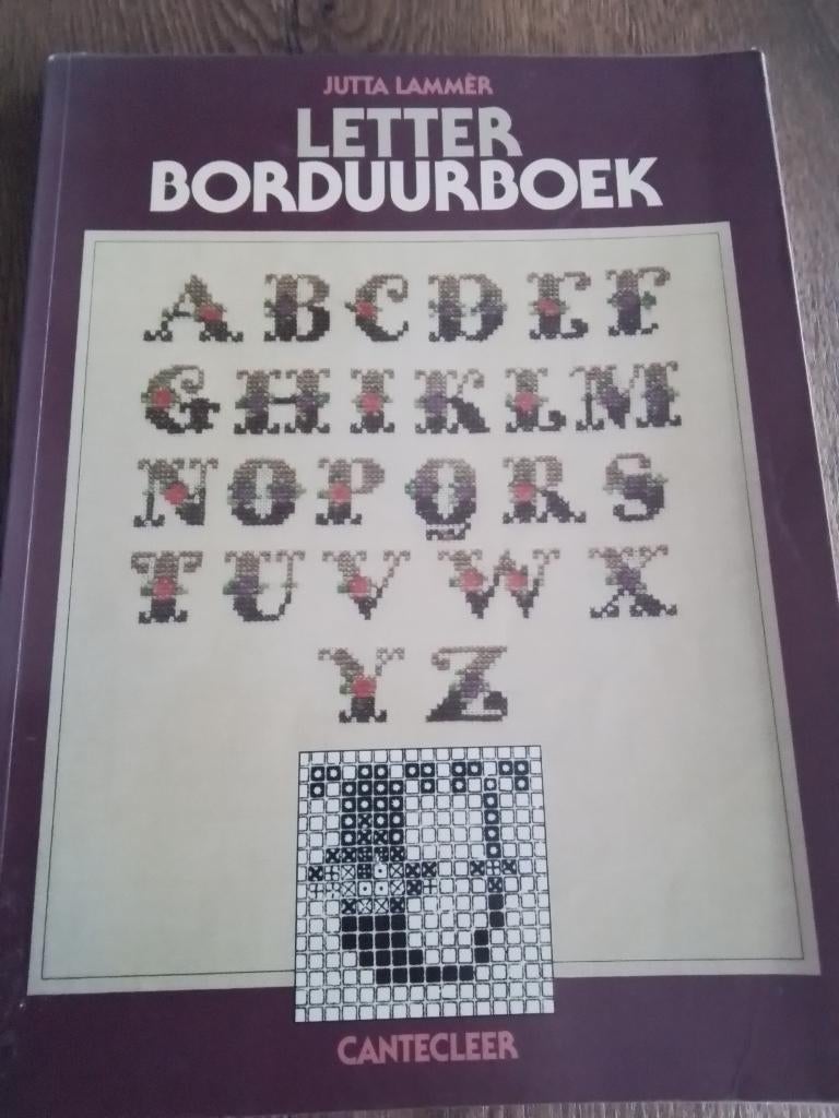 Letter borduurboek jutta lammer, Ophalen of Verzenden, Zo goed als nieuw, Handborduren, Patroon