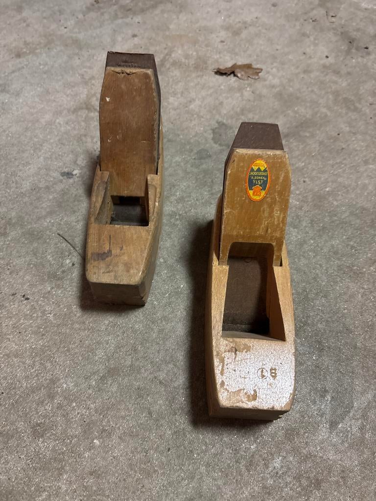 Twee houten blokschaafjes, Antiek en Kunst, Ophalen