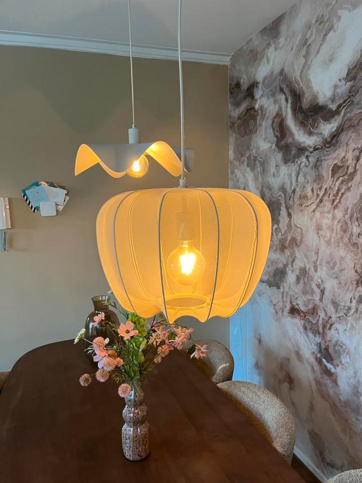 Twee hanglampen van de Karwei, Huis en Inrichting, Lampen | Hanglampen, Zo goed als nieuw, Minder dan 50 cm, Metaal, Stof, Ophalen