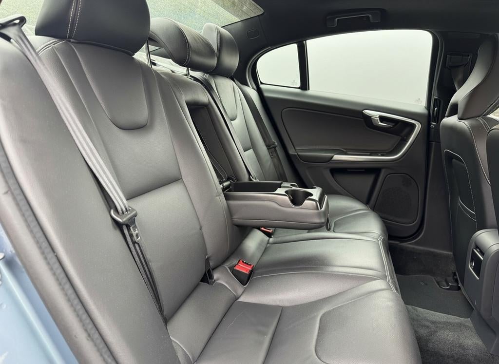 Volvo S60 2.0 T3 Nordic+ Luxury-line, Schuifdak | Leer | Tre, Auto's, Volvo, Gebruikt, 4 cilinders, 1969 cc, Blauw